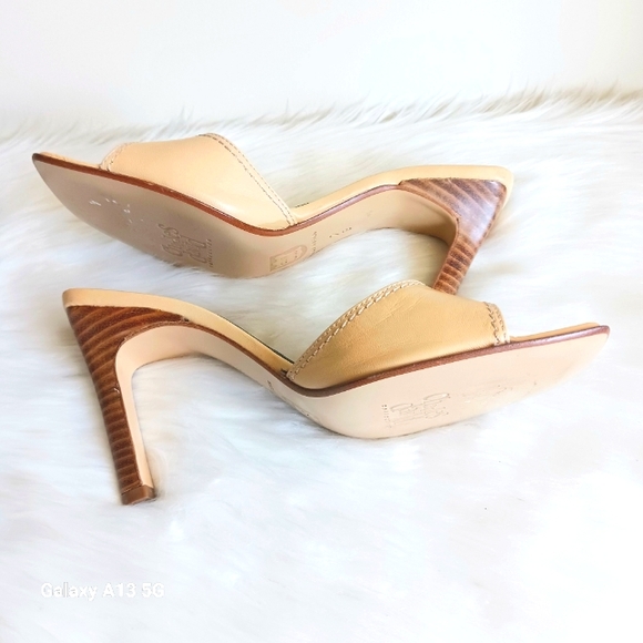 Charles David Collection Women's Beige Leather Slides Sz 7B - Picture 2 of 9